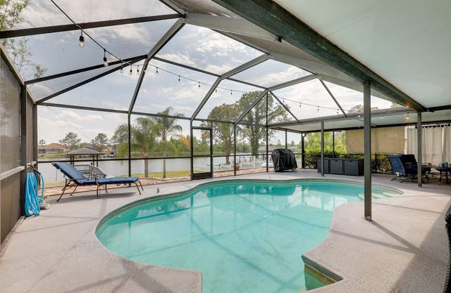 Bright Getaway w/Ski Lake, 11 Miles to Dtwn Tampa