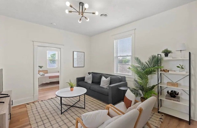 Bright, Historic 2-Bdrm Home by the Beachnn