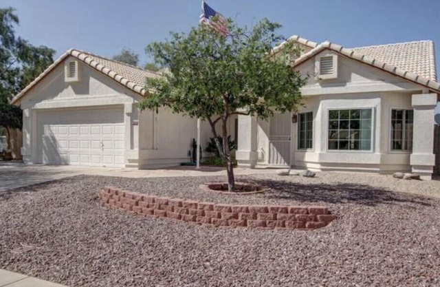 Bright home with open floor plan and vaulted ceilings
