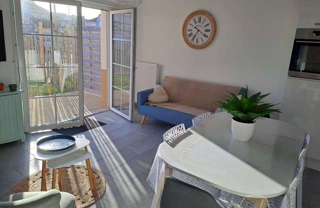 Bright house - Sainte Cécile beach 2 min away
