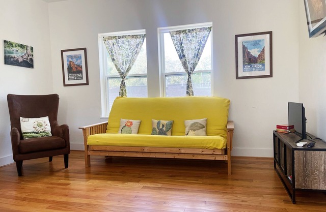 Bright Loft Apt w/pool Heights