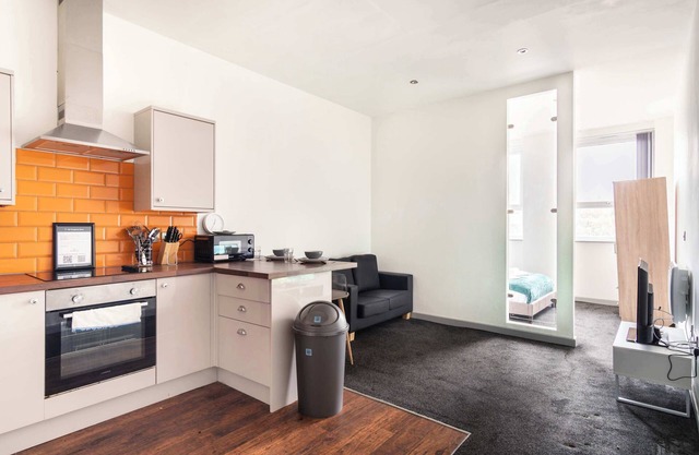 Bright & Modern 1 Bed Flat in Central Blackburn