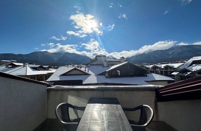 Bright Mountain View Penthouse - 300mbps Wi-fi!