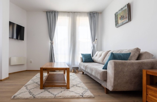 Bright One Bedroom Flat next to Gondola Ski Lift