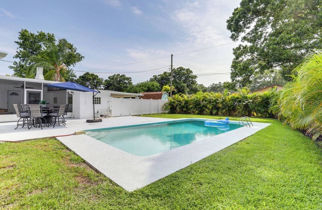 Bright Pinellas Park Getaway w/Private Pool!
