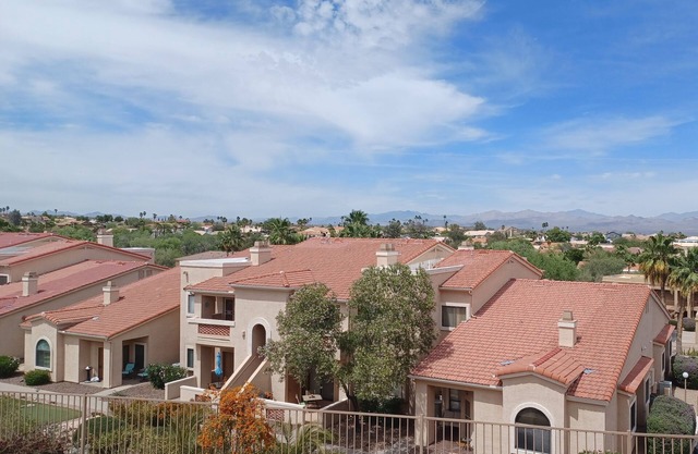 Bright, quiet condo in Fountain Hills with mountain views! Brand new on VRBO