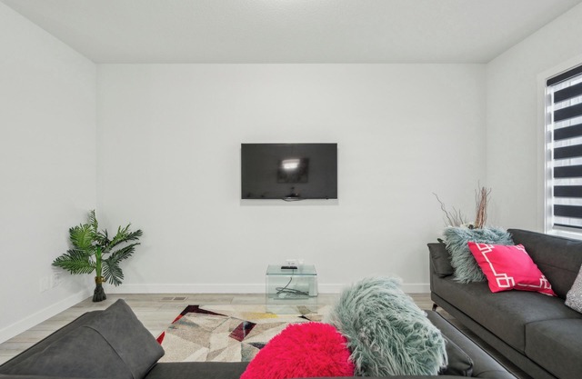 Bright & Spacious 3-Bed, 2.5-Bath Home – Family Friendly