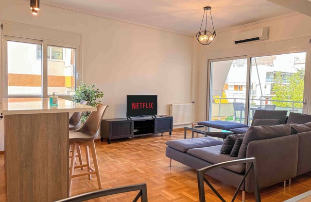 Bright & Spacious Flat near Glyfada Center