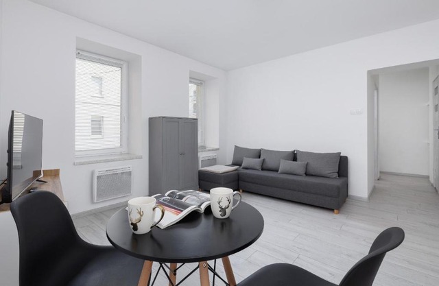 Bright Studio Chorzów for 4 Guests 1,6 km to Silesian Stadium by Noclegi Renters