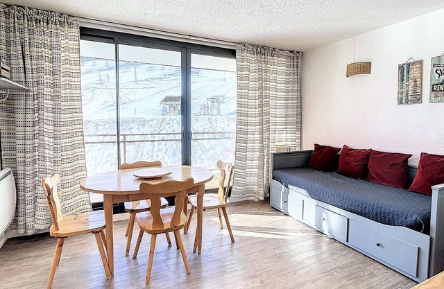 Bright Studio in Central Villarembert · Balcony with Slope Views · Pool Access · Ski-In/Ski-Out