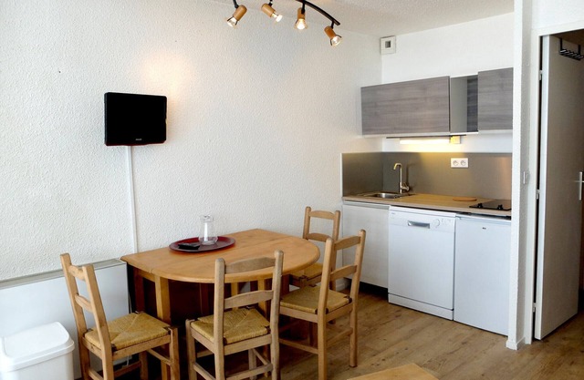 Bright Studio Near Slopes and Shops with Balcony