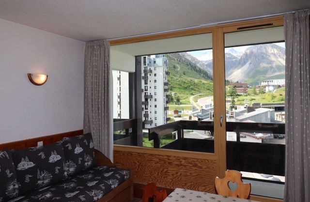 Bright Studio Near Slopes and Shops with Balcony