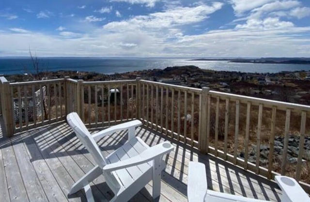 Bright Upper Island Cove Home/Cathedral Ocean View