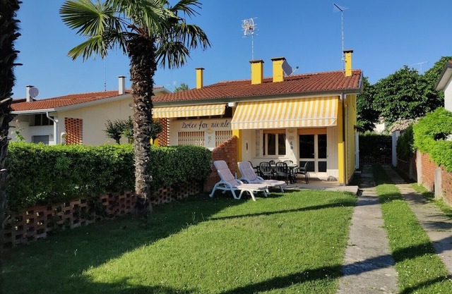 Bright villa in Caorle, private garden - Beahost