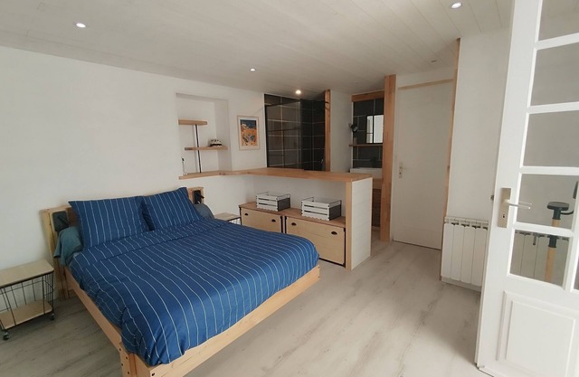 BRITTANY Small house in the village of PLEUBIAN 1.2 km from the sea