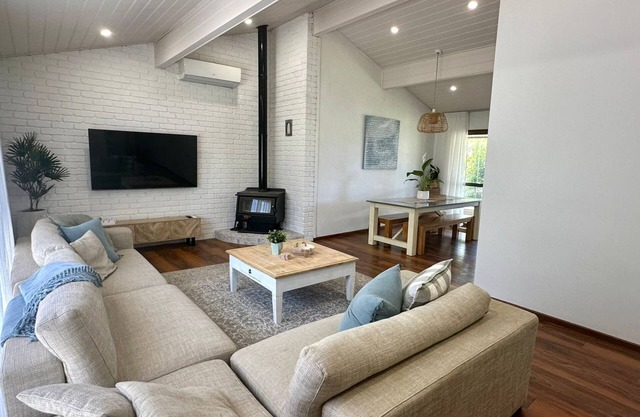 Broadwater Break: Stylish Coastal Retreat for Families
