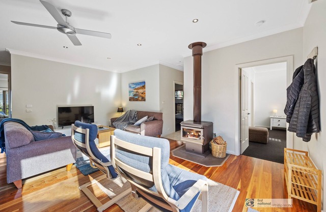 Broadwater Waves family home, short walk to beach