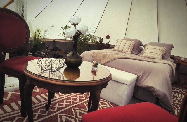 Brocante-style lodge tent