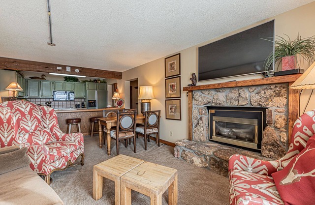 Bronze Tree 501 | Ski-In Condo with Panoramic Views and Indoor Pool