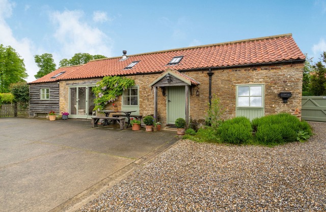 BROOK COTTAGE, family friendly, character holiday cottage in Brandsby