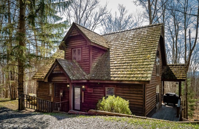 Brookside - 162 Northpoint Way Brookside - Hot Tub, Pet Friendly, Short Drive to Two Ski Resorts & Two State Parks