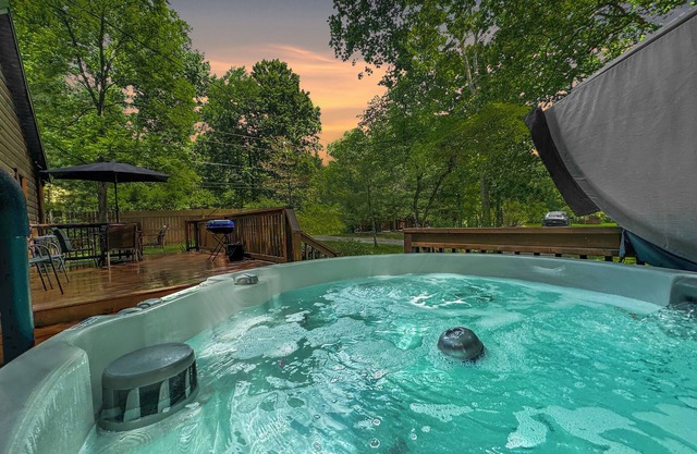 Brookside Cabin w/HotTub & Fire Pit on 2 Acres
