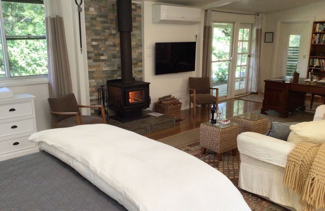 Broughton Studio - On 5 pristine acres just 5klm/5 minutes easy drive from Berry