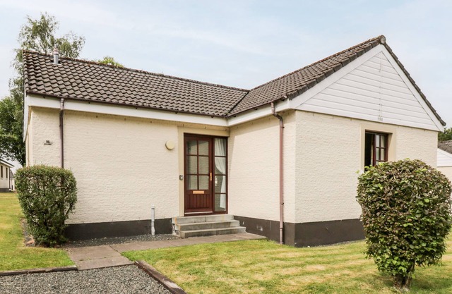 BRUNSTON CASTLE, family friendly, with a garden in Dailly