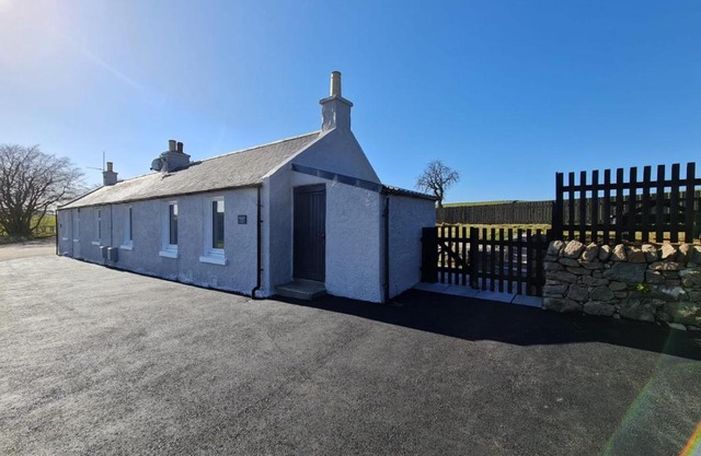 Bruxie Holiday Cottages - Honeysuckle Cottage