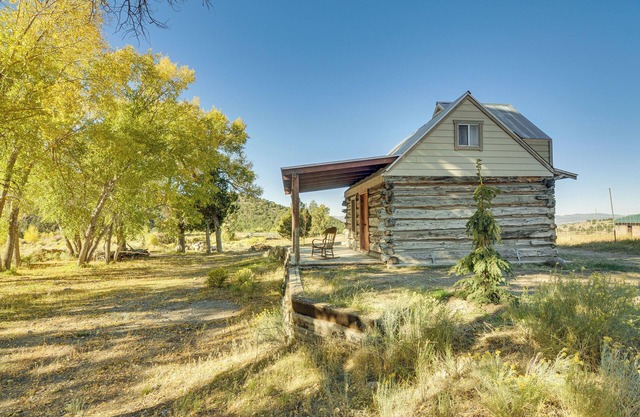 Bryce Canyon Basecamp: Historic Homesteader Cabin