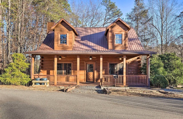 Bryson City Cabin w/Private Hot Tub & Game Room