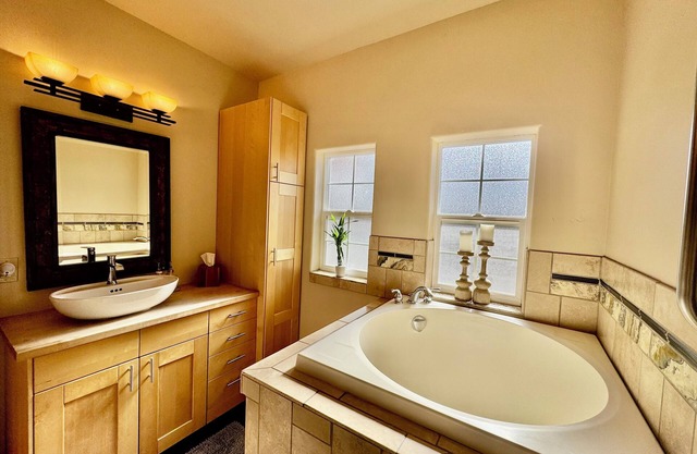 Bucking Mule Studio~Downtown~Japanese Soaking Tub*Sanitized & High Speed Wi-Fi*