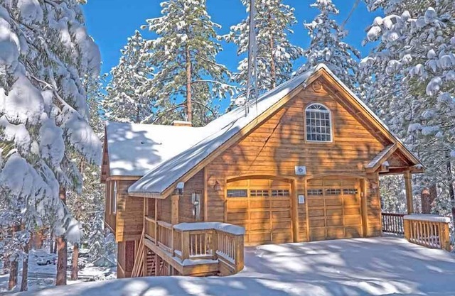 Built for Fun! Spacious Mountain Home with Massive Game Room, Pool Table!-.