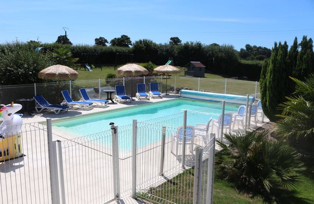 Bumpkin Cottage La Mare, Child-Friendly, Heated Pool & Great Facilities