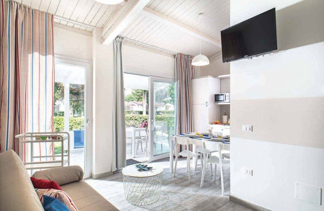 Bungalow with outdoor pool