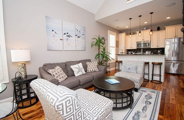 Bungalows At The Grove #6, Oceanside House in Atlantic Beach, NC!