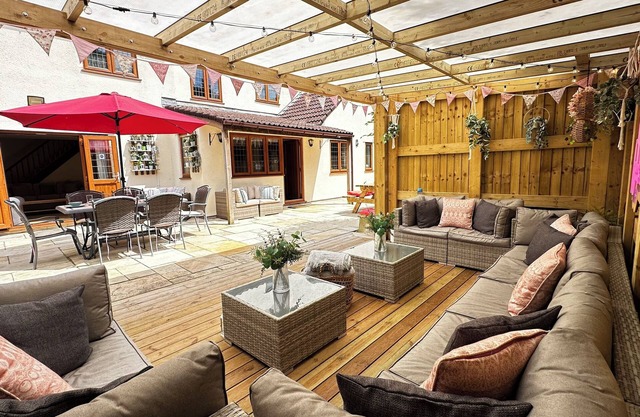 Bury Hill Farm, Winterbourne, Beautiful Countryside Views, 15 min to Bristol