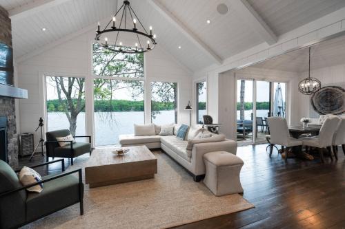 Butterfly Lake House | Cozy & Peaceful Stay