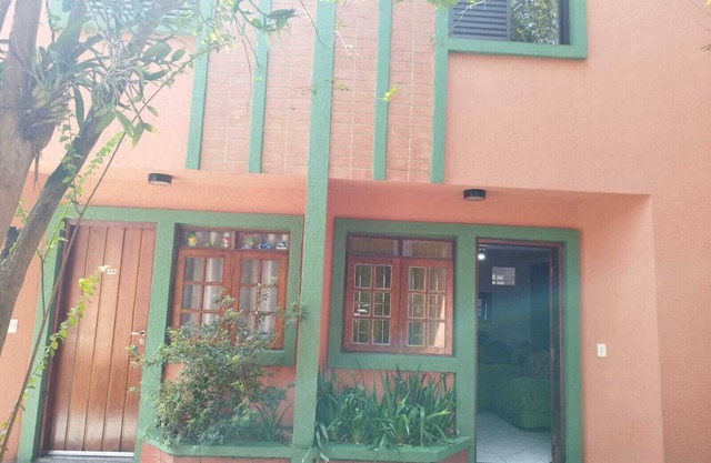 Casa em Condomínio no Guarujá Muito Aconchegante
