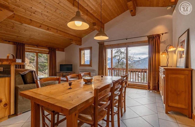 Charming gîte with panoramic 80m² terrace 2km from the slopes of Bisanne 1500, linked to the vast dom