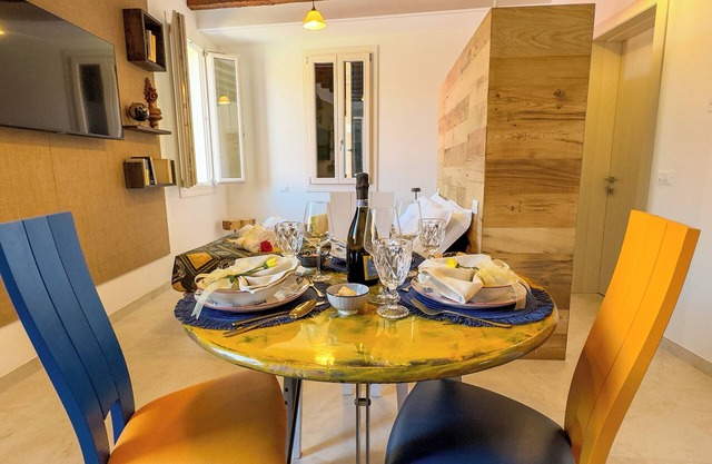 Ca’ de la Corona - Seven Bedroom Apartment, Sleeps 14