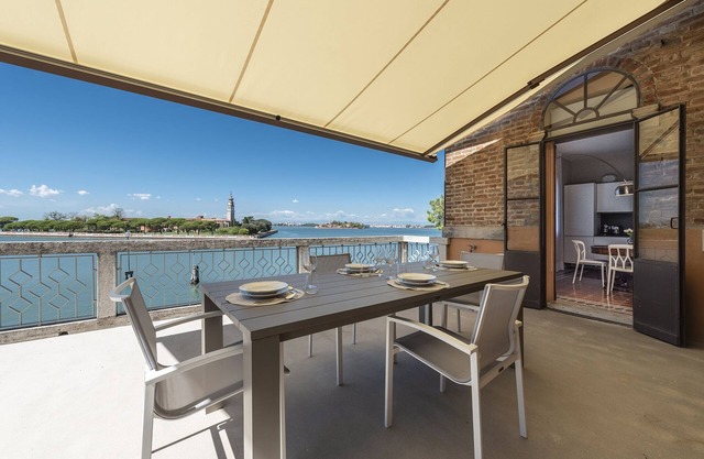 Ca' delle Contesse - 2BR apartment with terrace overlooking lagoon