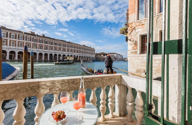 Ca' Giulia Grand Canal view next to Rialto Bridge