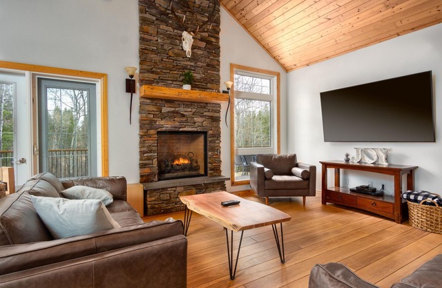 Cabin 230 - Riding Mountain Luxury Cabins, Wasagaming, Manitoba