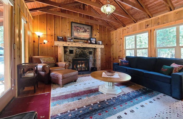 Cabin Fever - 1 bed, 1 bath * fireplace
