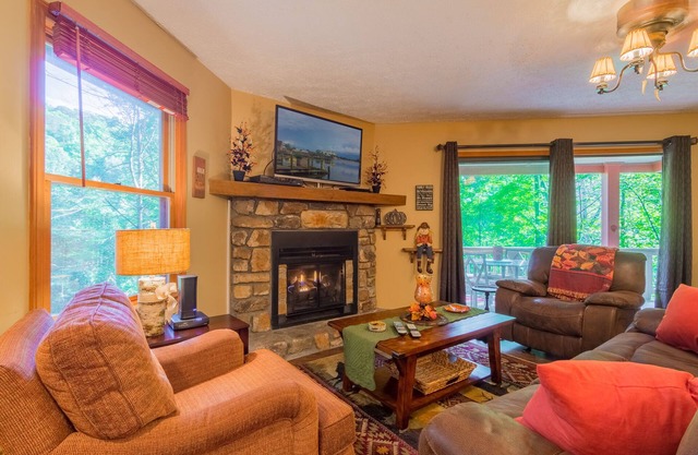 Cabin Getaway in Heart of Blue Ridge Mountains