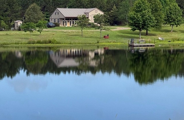 Cabin: Hot Tub, Private Pond, Firepit & Scenic Views