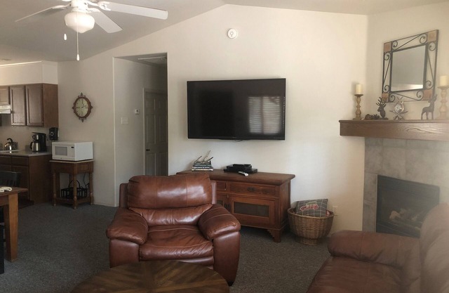 Cabin In The Pines On 3+ Acres Close To Skiing And Hiking