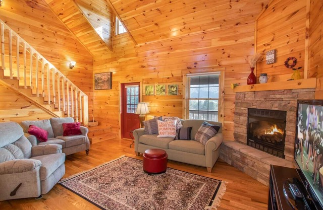 Cabin with Blue Ridge Mountain Views