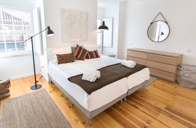 Cais Apartment River View by LovelyStay